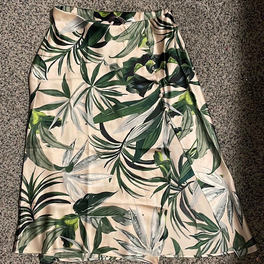 Victoria’s Secret new staten palm Leaf skirt